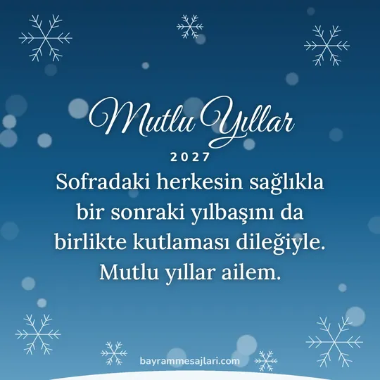 "Mutlu Yıllar" yazılı resimli yılbaşı mesajı, mavi zeminde kar taneleri: Sofradaki herkesin sağlıkla bir sonraki yılbaşını da birlikte kutlaması dileğiyle. Mutlu…
